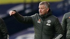 Kou� Manchesteru United Ole Gunnar Solskajer b�hem ligového utkání proti West...