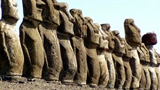 Symbolem Velikonočního ostrova jsou sochy moai.