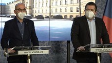 Ministr zdravonictví Jan Blatný a ministr vnitra Jan Hamáek po jednání vlády...
