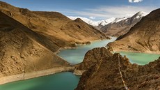 Jarlung Cangpo je největší řekou v Tibetu. Pramení v nadmořské výšce 5000 metrů...