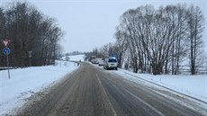 Kon vbhli do cesty autobusm i autu u Vrchlabí. (16. února 2021)