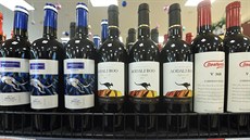 ína od listopadu 2020 zavedla doasné antidumpingové clo na vína dováené z...