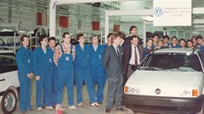 Zaátek sériové výroby Passatu Variant 3. generace v únoru 1992: zamstnancm...