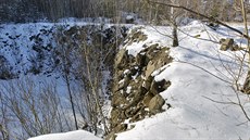 Historie t�by kamene v lomu Kosov vedle kolejí spojujících Jihlavu s T�ebí�í...