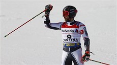 Mathieu Faivre slaví po obřím slalomu na MS v Cortině d'Ampezzo.