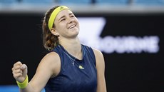 Karolna Muchov m radost z postupu do tvrtfinle Australian Open.