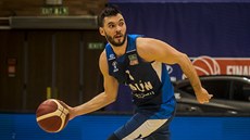 Adam �í� z Kolína v zápase s Pardubicemi