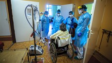 Nemocnice Slaný koncem února naléhavě sháněla dobrovolníky na 12hodinové směny...