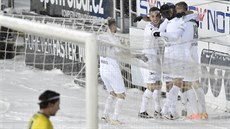 Fotbalisté Slovácka se radují z gólu v utkání s Teplicemi.