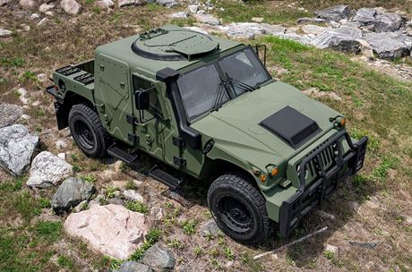 Zcela nový vojenský Humvee NXT 360 od spolenosti AM General byl jednou z hvzd...