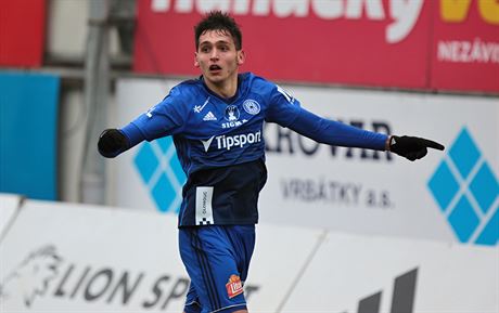 Olomoucký útoník Mojmír Chytil se raduje ze svého gólu proti Brnu.