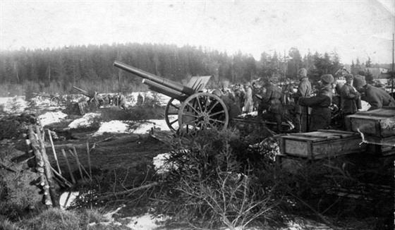 Březen 1921. Bolševici ostřelují Kronštadtskou pevnost.