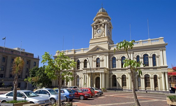 Jihoafrický Port Elizabeth se nov jmenuje Gqeberha. Na snímku tamní radnice.