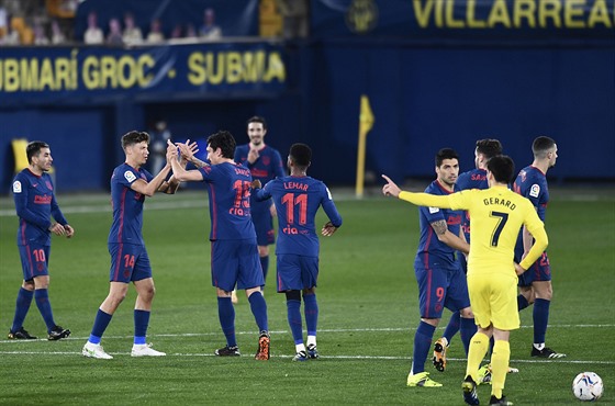 Fotbalisté Atlética Madrid slaví vstřelenou branku v zápase proti Villarrealu.
