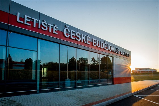 Letit eské Budjovice má moderní terminál, který byl souástí velké...