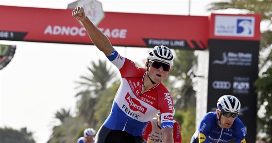 Mathieu van der Poel po vítězství v první etapě závodu Kolem SAE.