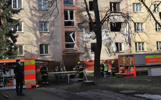 V Ostravě-Hrabůvce zasahovali hasiči po výbuchu a požáru bytu v prvním patře...