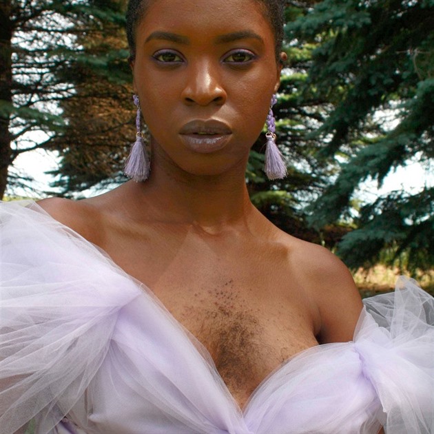 Neholte se z donucení, vyzývají celebrity. Přirozené ochlupení je nový trend