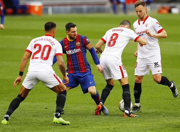 Barcelona porazila Sevillu, Messi se blýskl gólem a asistencí