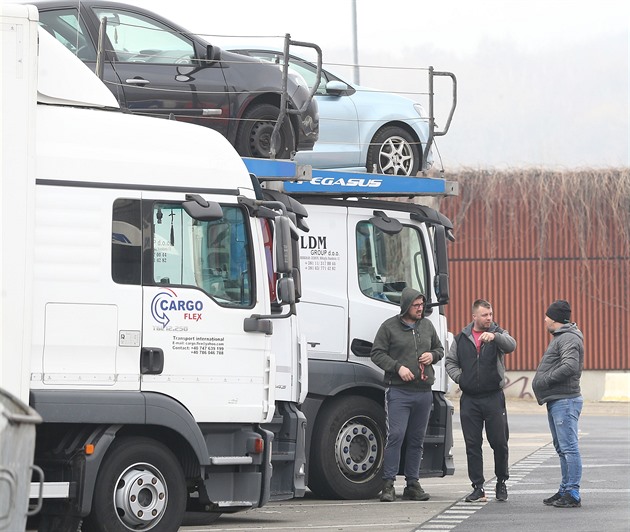 Nmecká policie pustí do Nmecka pouze idie s negativním testem. Na hranicích...