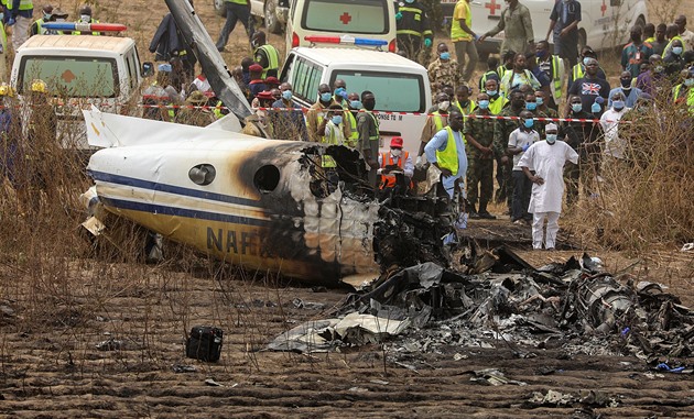 Vojenský letoun se v Nigérii zřítil krátce po startu, zahynulo sedm lidí