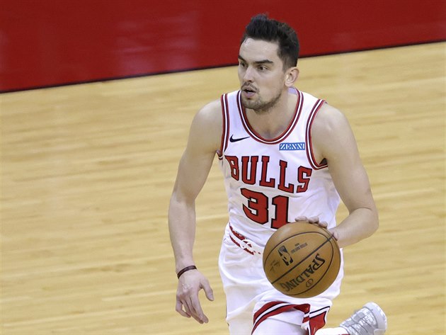 Tom� Satoransk� z Chicago Bulls �to�� v z�pase s Houston Rockets,