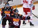 Kapitán hokejové Sparty Michal epík slaví gól do sít Tince.