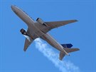 Letadlo United Airlines se vrací na letit poté, co se mu porouchal jeden z...