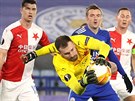 Slávistický branká Ondej Kolá zasahuje v utkání Evropské ligy proti...