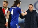 Obránce Caglar Soyüncü z Leicesteru se zdraví po zápase Evropské ligy se Slavií...