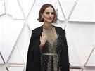 Natalie Portmanová ve futuristické rób s plátm na pedávání Oscar v roce...