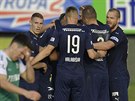 Fotbalisté Slovácka se radují z gólu.