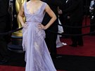 Mila Kunisová v rafinovaných atech od Ellie Saaba pi pedávání Oscar 2011.