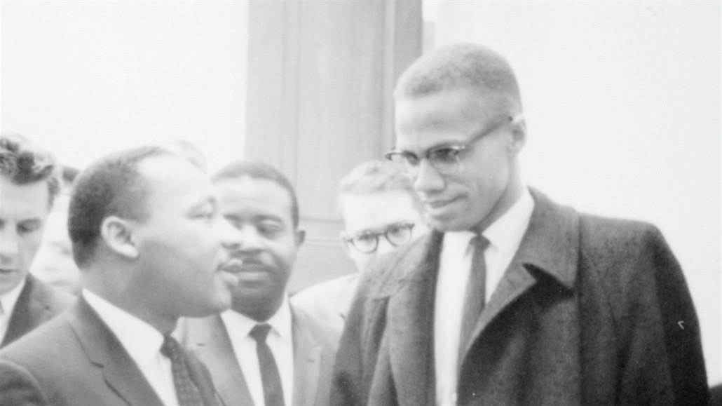 Aktivista Malcolm X (vpravo) s Martinem Lutherem Kingem na snímku z roku 1964