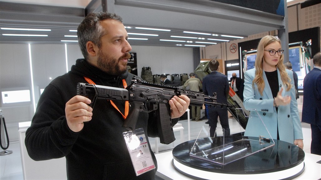 Premiéra exportní verze ruské útočné pušky Kalašnikov AK-19 ve standardní ráži...