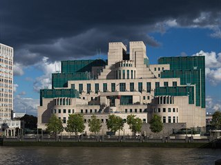 Sídlo britské zpravodajské služby MI6 v Londýně.