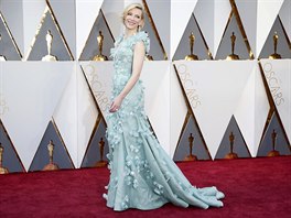 Cate Blanchettová zvolila na předávání Oscarů roku 2016 tyrkysové šaty s...