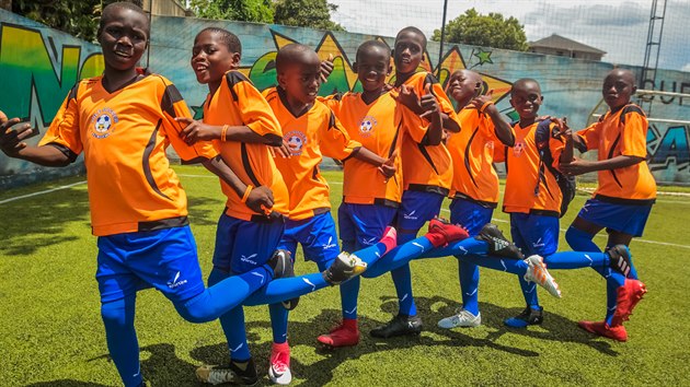 FOTBAL NÁS BAVÍ. V Ugandě Libor Volf založil pobočku své fotbalové akademie Volf Soccer Academy.
