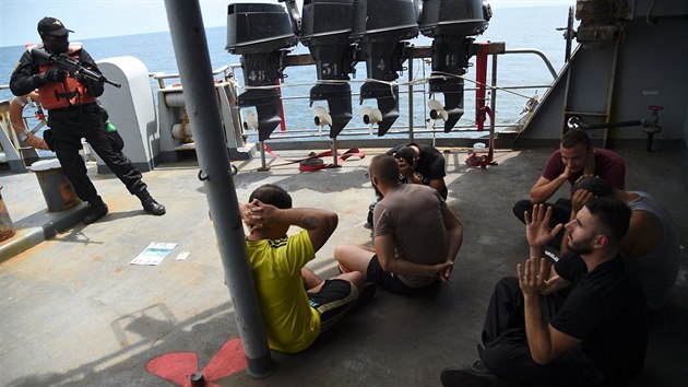 Speciální jednotka nigerijského námořnictva v rámci cvičení trénuje zákrok proti pirátům. (1. listopadu 2019)