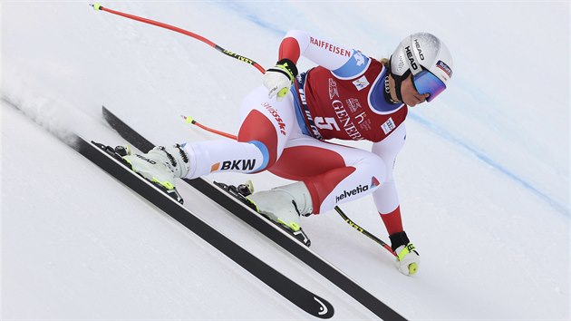 Švýcarská lyžařka Corinne Suterová během sjezdu ve Val di Fassa