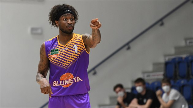 Ústecký basketbalista Lamb Autrey v zápase proti Děčínu