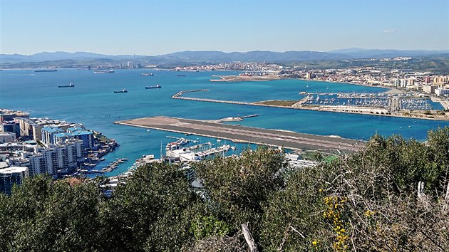 Letiště na Gibraltaru tvoří zároveň hranici.