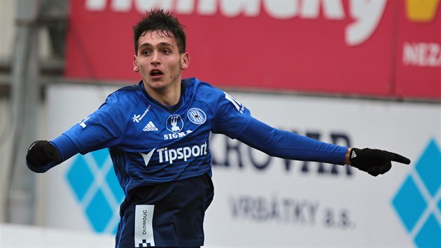 Olomoucký útočník Mojmír Chytil se raduje ze svého gólu proti Brnu.