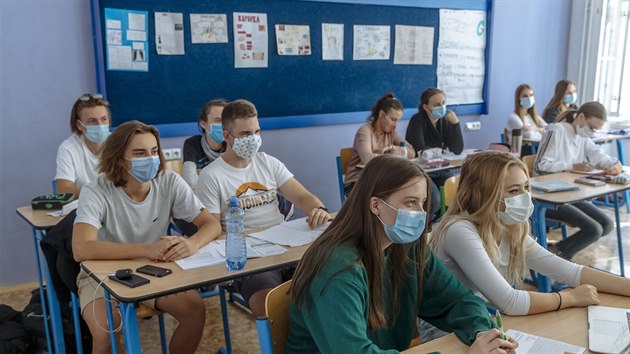 Soud přikázal pražskému Gymnáziu Na Zatlance obnovit denní formu vzdělávání. (18.září 2020)