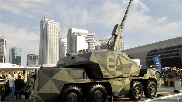 Premiéra houfnice DITA 155mm od českého výrobce Excalibur Army na veletrhu IDEX v Abú Dhabí