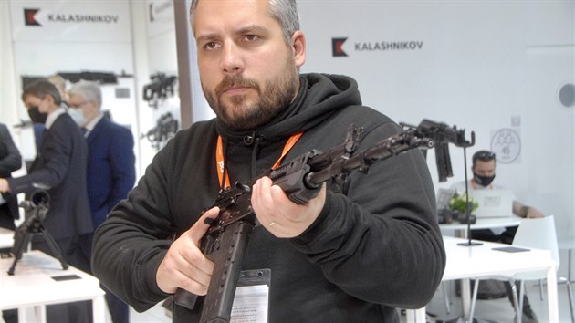 Premiéra exportní verze nové ruské útočné pušky Kalašnikov AK-19 standardní ráže NATO 5.56x45mm