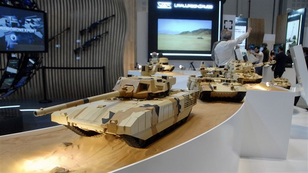 Model ruskho tanku Armata T-14 na veletrhu IDEX v Ab Dhab