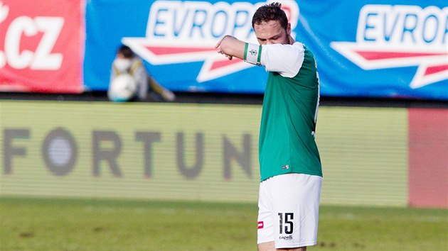 Zklamaný jablonecký kapitán Martin Doležal po inkasovaném gólu v utkání se Slováckem.