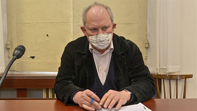 Jiří Fiala, který podle policie založil u mariánského sloupu na pražském Staroměstském náměstí oheň,  dostal podmínku za výtržnictví. (23. února 2021)