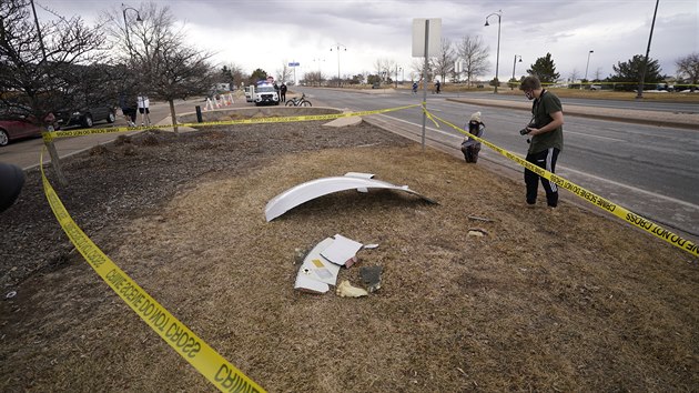 Kusy gondoly motoru spadly do obytné čtvrti v Denveru. (20. února 2021)